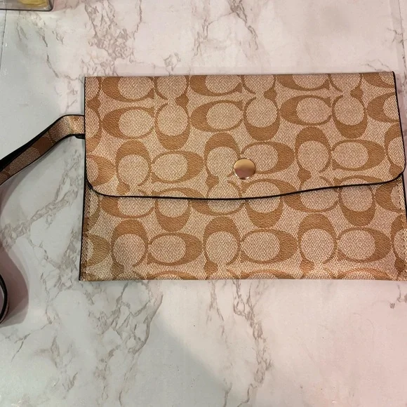 Coach pouch - Picture 2 of 3